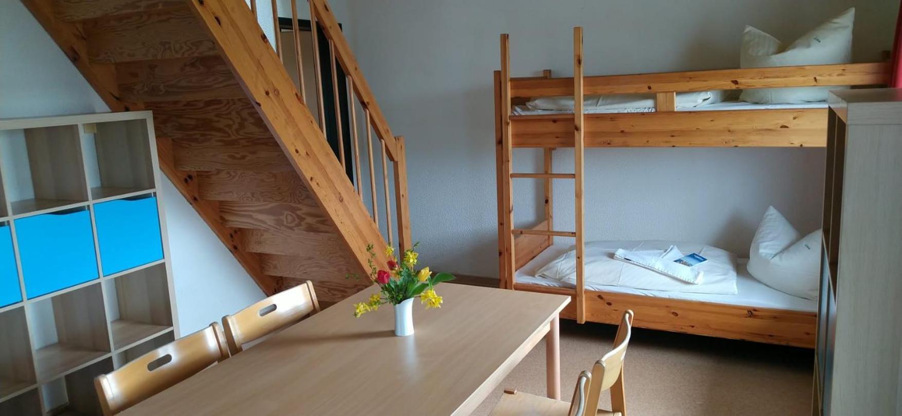 Jugendtours-Feriendorf Ummanz Zimmer foto